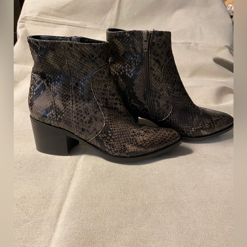 B2 Brown Snake Skin Patterned Boots